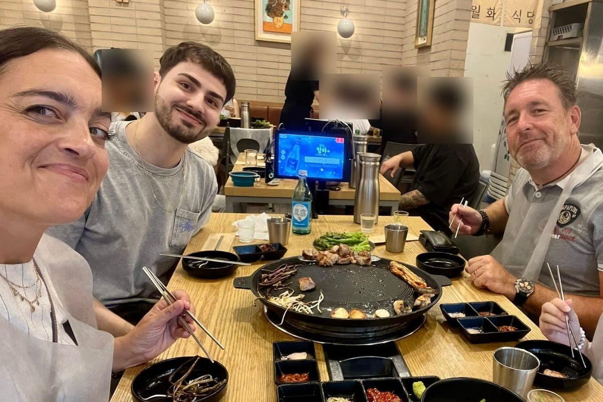 Repas de barbecue coréen avec des voyageurs que nous avons accompagnés
